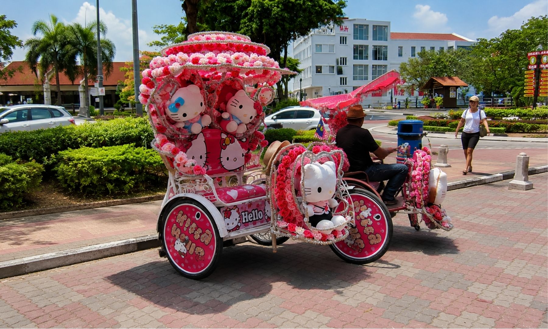 ド派手なトライショーへ乗車